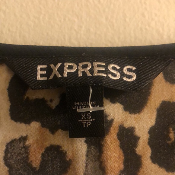 🔥Hot Top🔥 Express top in animal print 😍 - Picture 2 of 3